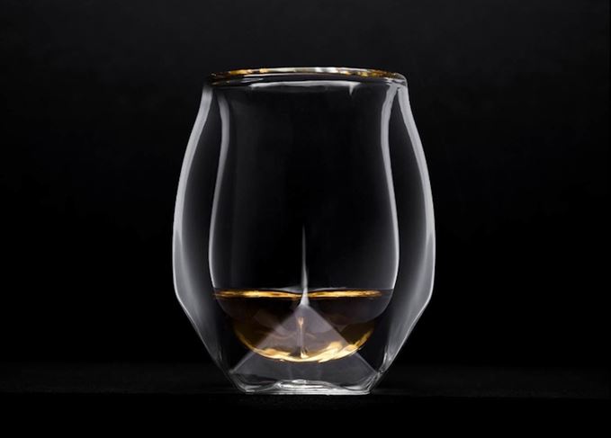 Two become one: Norlan incorporates features of the nosing glass and the tumbler Norlan whisky glass